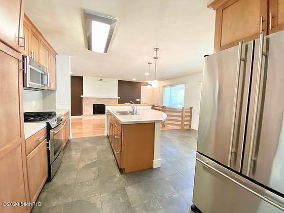 5th image of 6085 Del Cano Dr SE