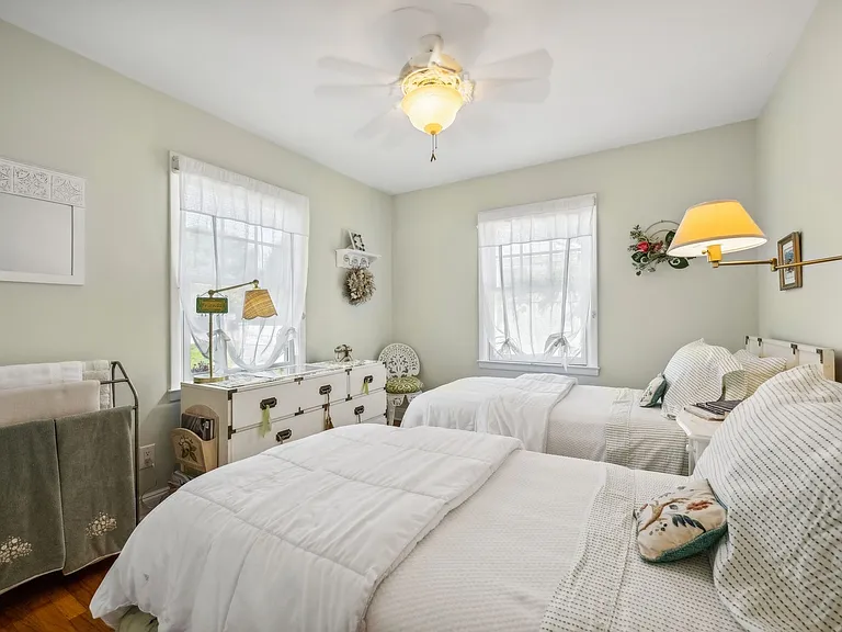 7 Linda Ln — Photo 32
