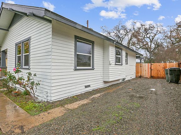 5th image of 1405 N Kaweah St