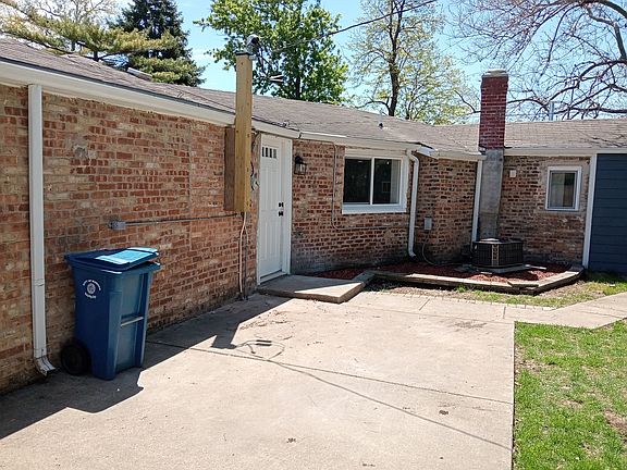 3rd image of 7836 Oak Park Ave