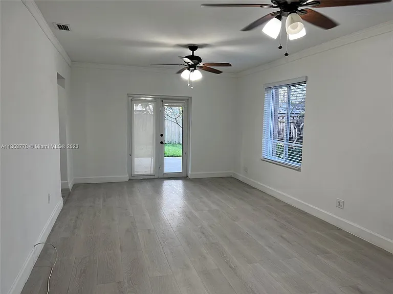 W 11th Ave — Photo 10