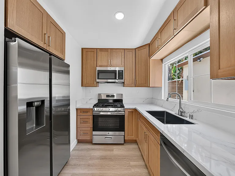 12250 Carver Ln — Photo 33
