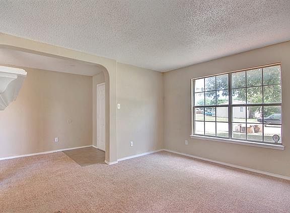 4th image of 1541 Lakeshore Dr