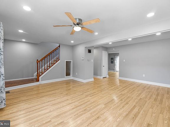 5th image of 9052 Centerway Rd