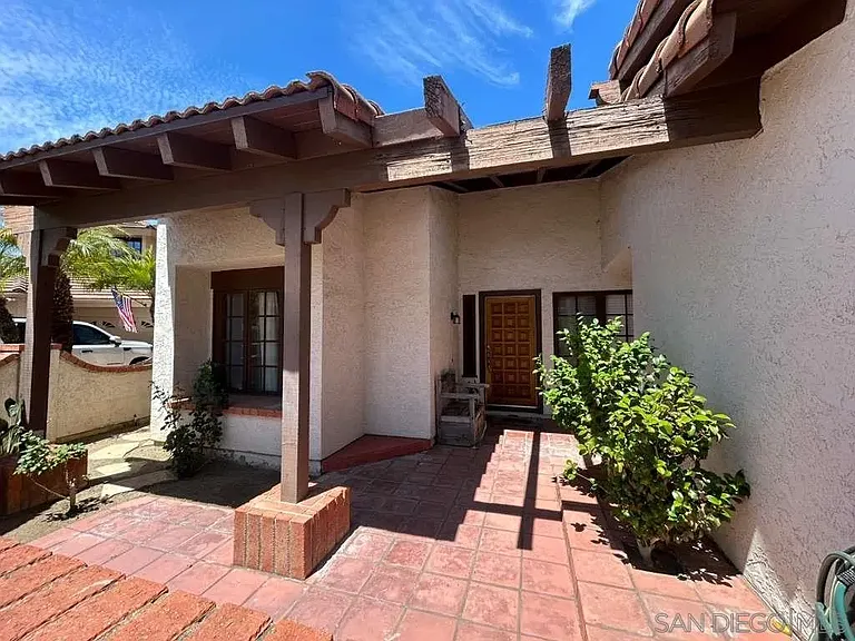 12592 Heatherfield Ln — Photo 3