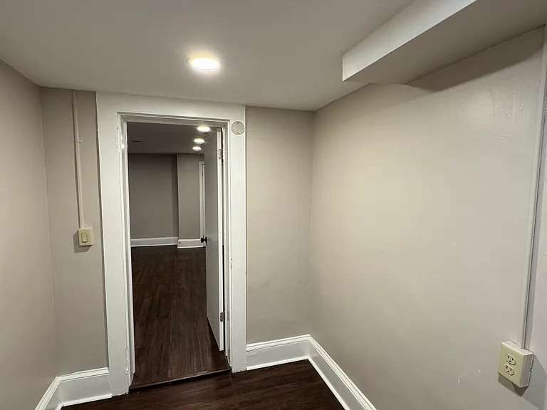 9 Washington Pl #BASEMENT — Photo 12