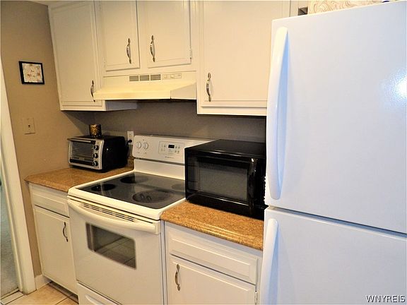 2nd image of 1203 Charlesgate Cir