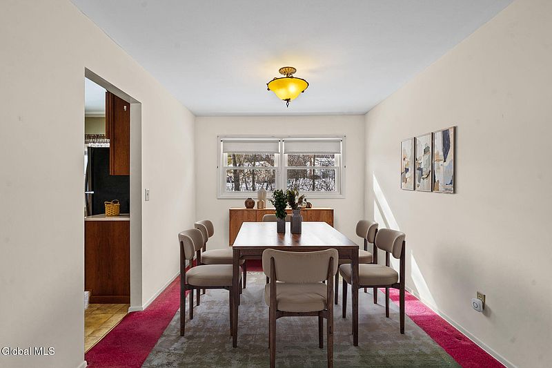 3rd image of 263 Kings Court