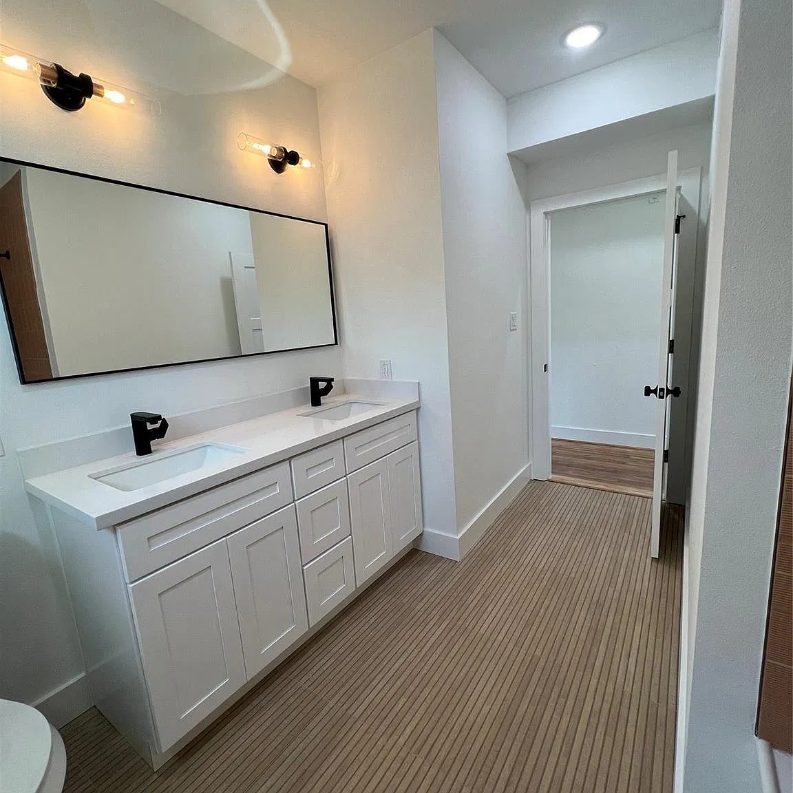 2 bed, 1.0 bath, 2680 sqft, $2,200 — Photo 4