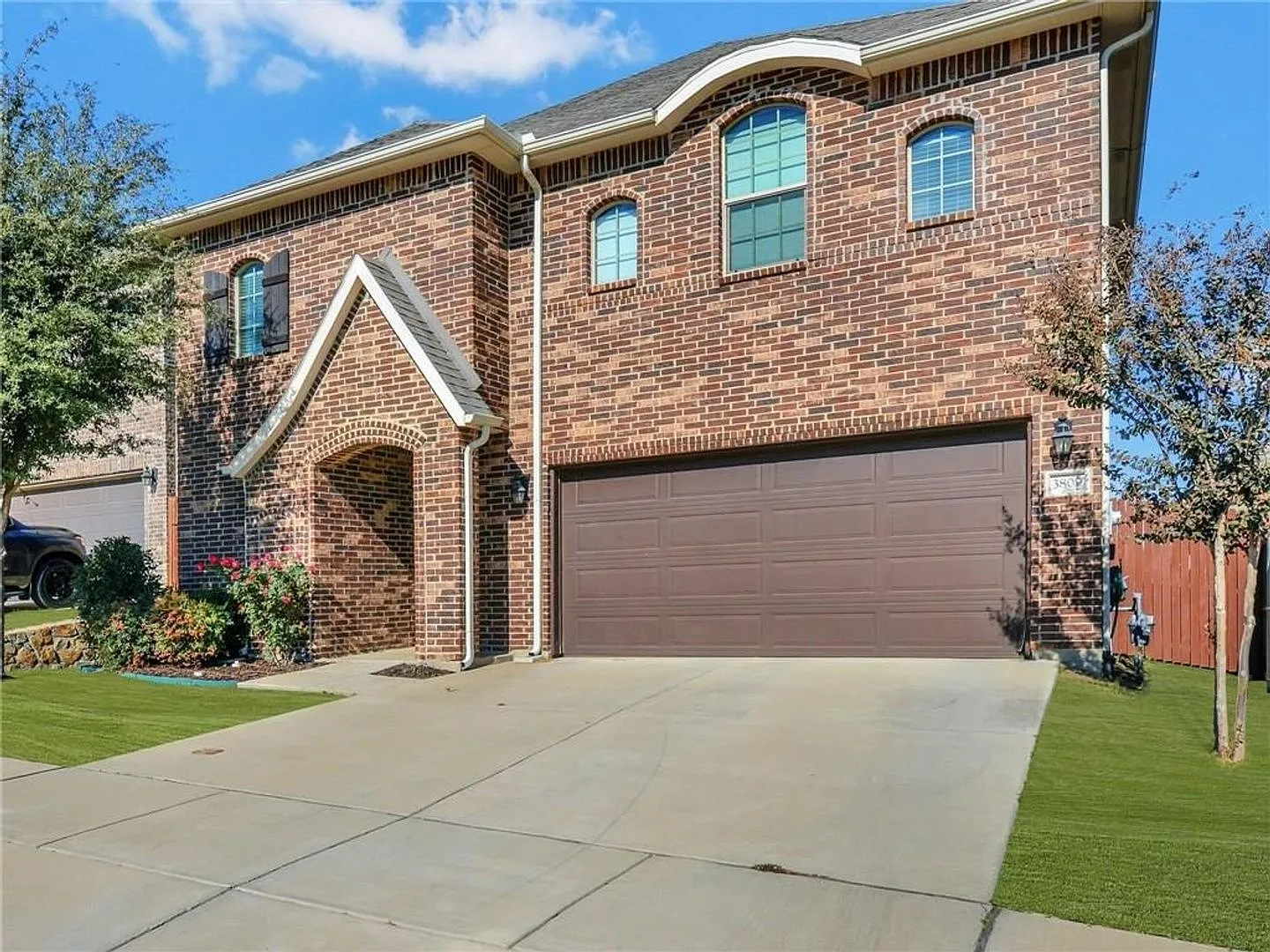 Spacious 3BR Home in Fossil Creek Golf Course Community | 2,410 Sq Ft | 2-Car Garage — Photo 2
