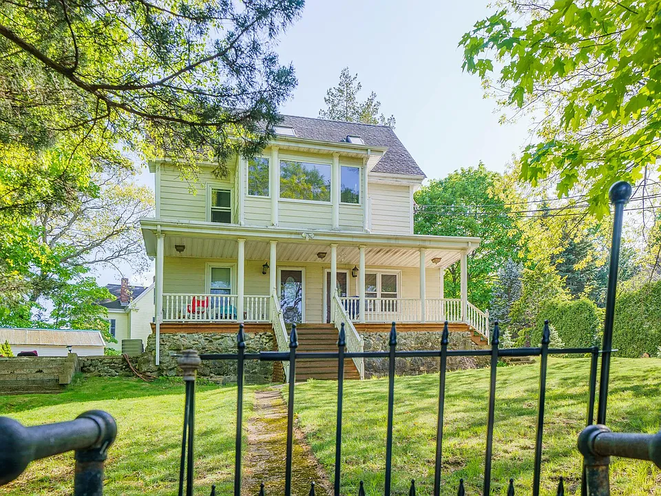 8 North St #2