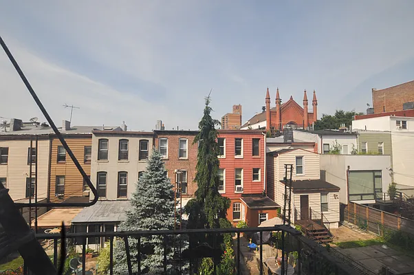 Rented by Compass | media 48