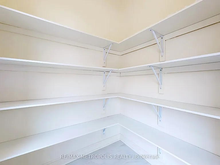 647 Fleetwood Dr — Photo 20
