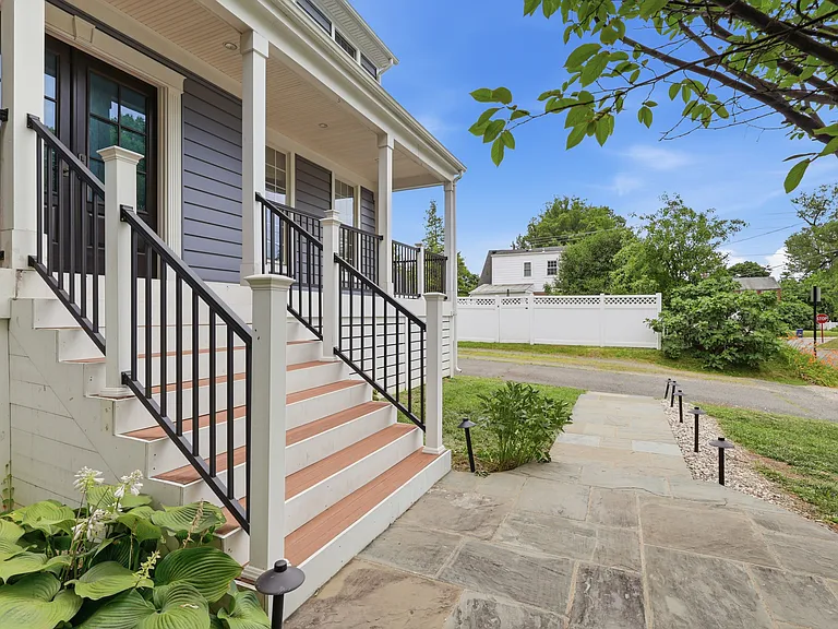 809 N Buchanan St — Photo 2