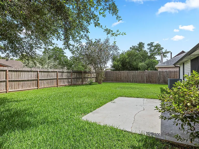 714 Regency Ct — Photo 22