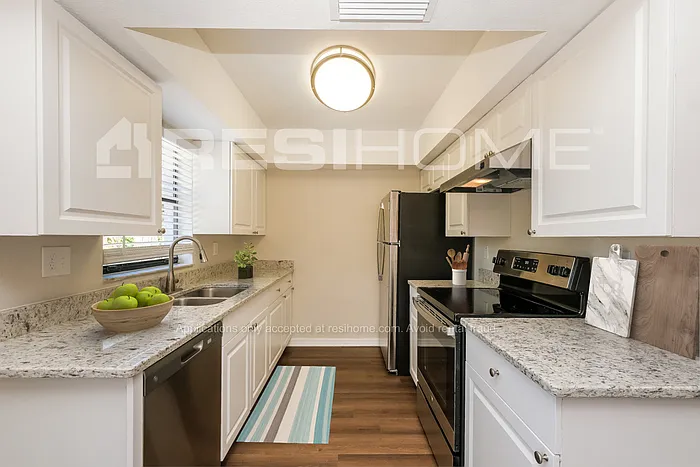 3 bed, 2.0 bath, 1229 sqft, $2,545 — Photo 2