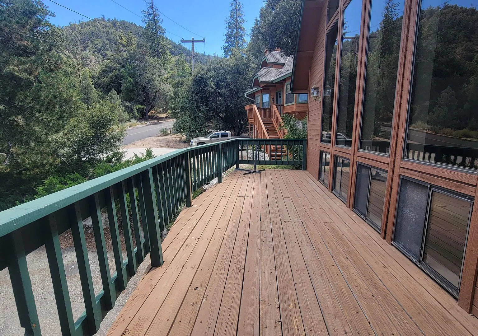 Spacious Mountain Retreat with Garage, Deck & Trail Access — Photo 3