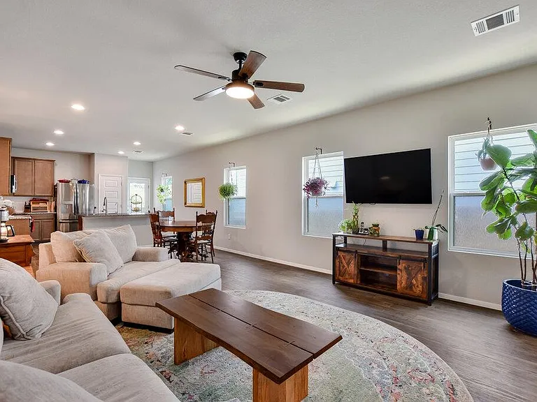 121 Bent Creek Ln — Photo 3