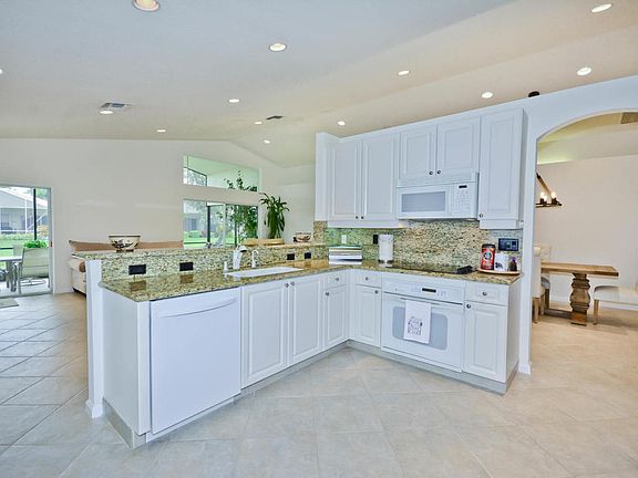 4th image of 6608 Lucaya Ave
