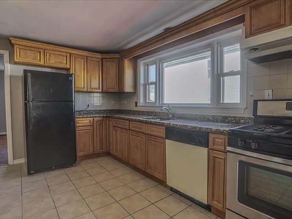 2nd image of 125 Laidlaw Ave #2