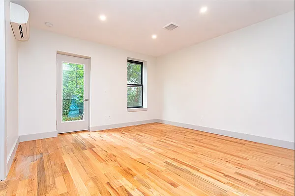 Rented by Reubel Group LLC | media 14