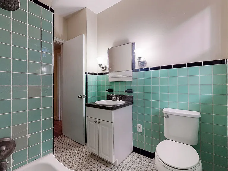 Belmont Terr 1274 - 1276 — Photo 30