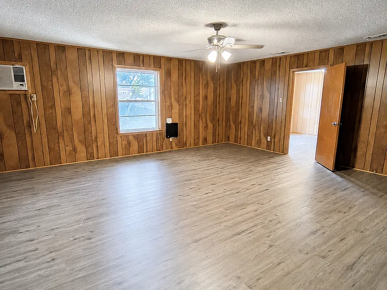 244 La Salle Dr — Photo 8