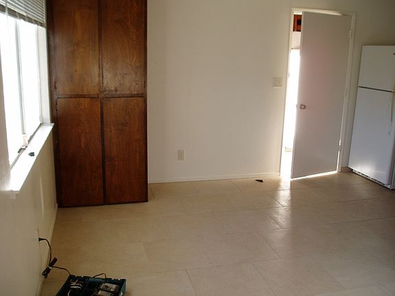 Looking at the kitchen from the livingroom.