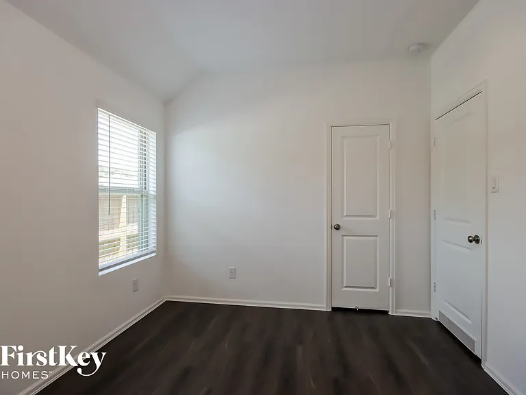 18909 Collina Way — Photo 8
