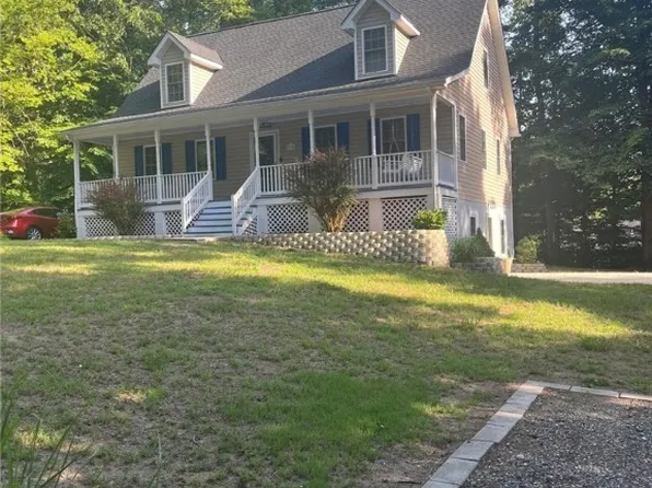 26498 Country Club Ln, Ruther Glen, VA 22546