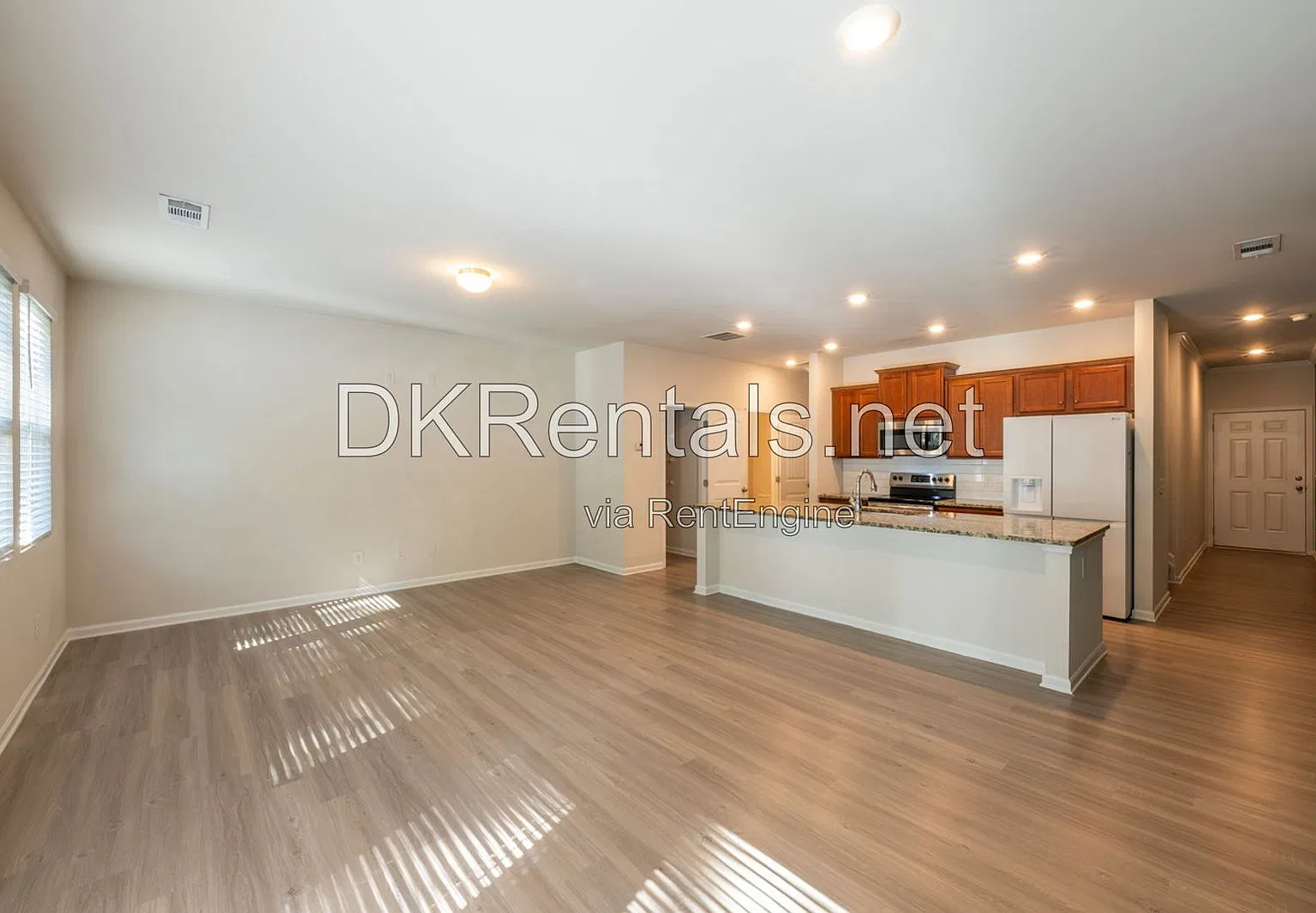 3 bed, 2.5 bath, 1776 sqft, $2,000 — Photo 2