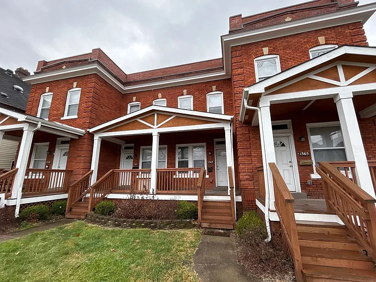 1363 Summit St — Photo 26