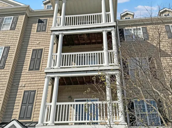 2614 Suncrest Vlg, Morgantown, WV 26505