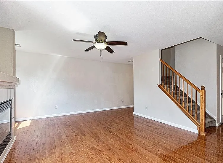 3 bed, 2.5 bath, 1493 sqft, $2,600 — Photo 3