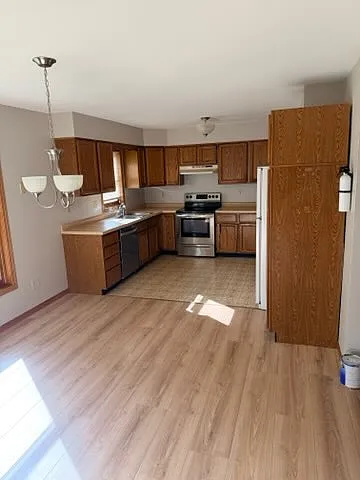 3 bed, 3.5 bath, 1800 sqft, $2,800 — Photo 2