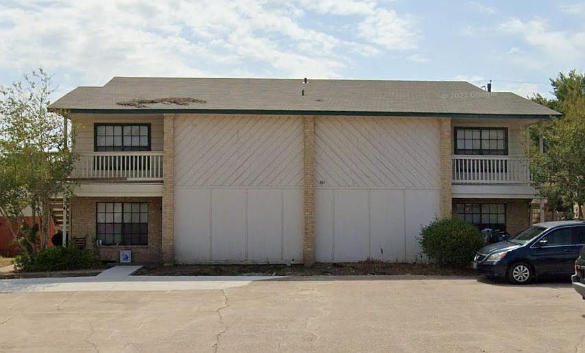 1st image of 804 Navarro Dr #D