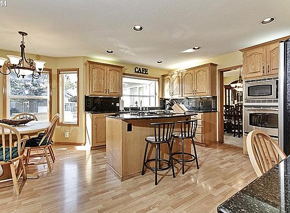 4th image of 2363 NE Stephanie Ct