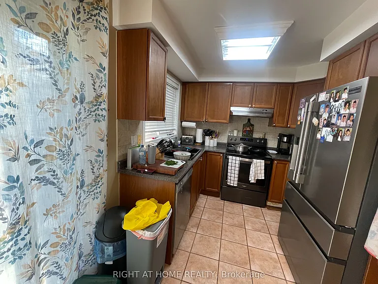 5654 Churchill Meadows Blvd — Photo 10