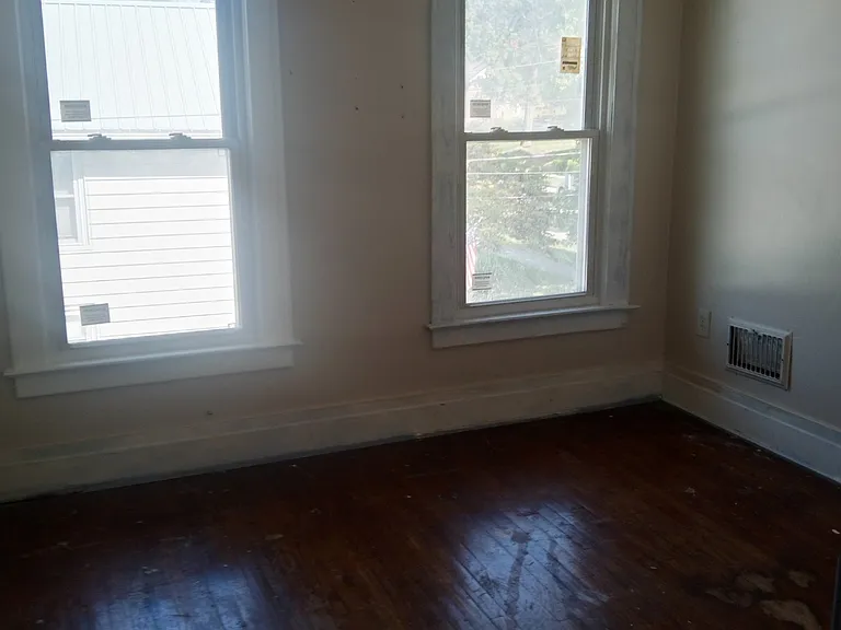1083 N Main St — Photo 1