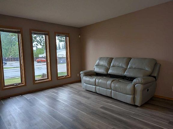 3rd image of 4727 W 44th St