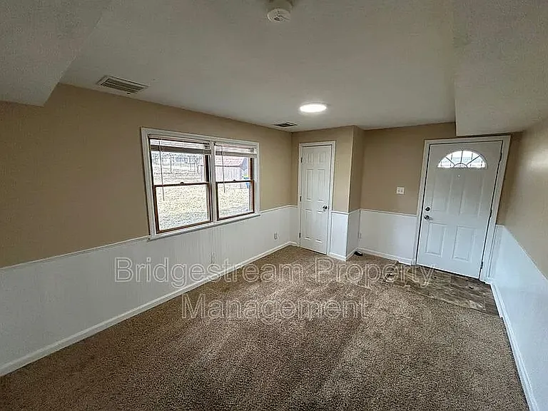 7541 Mintwood Ave — Photo 9