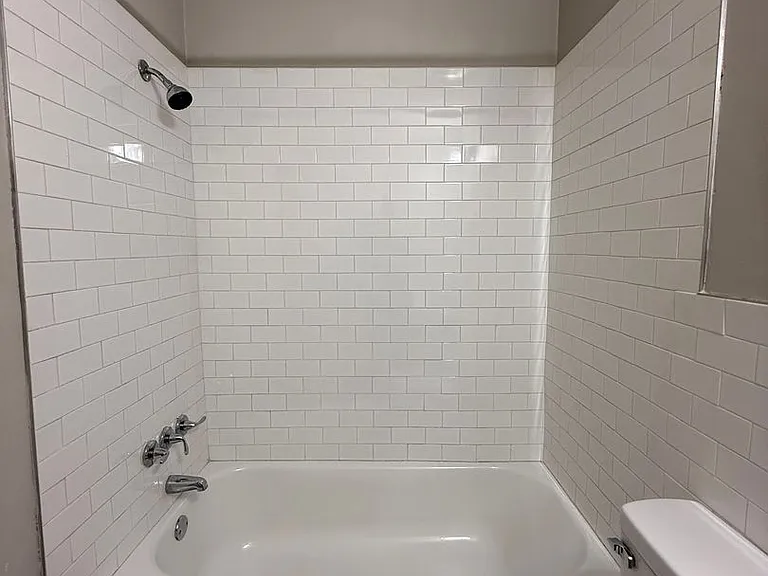 Executive House Apartments — Photo 37