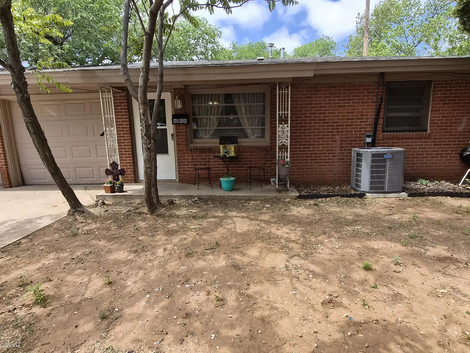 2 bed, 1.0 bath, 882 sqft, $800 — Photo 2