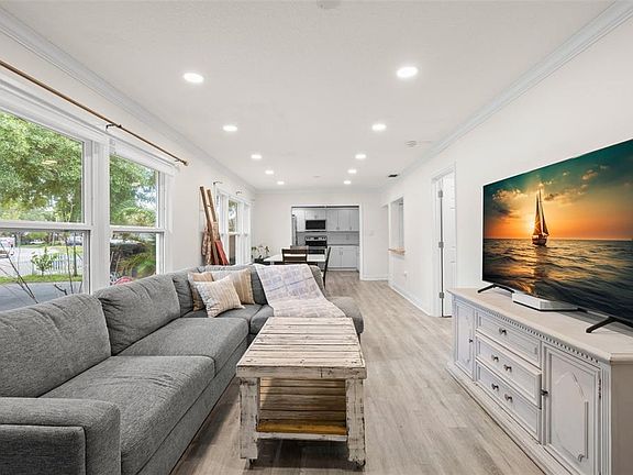 5th image of 3822 W EUCLID AVENUE