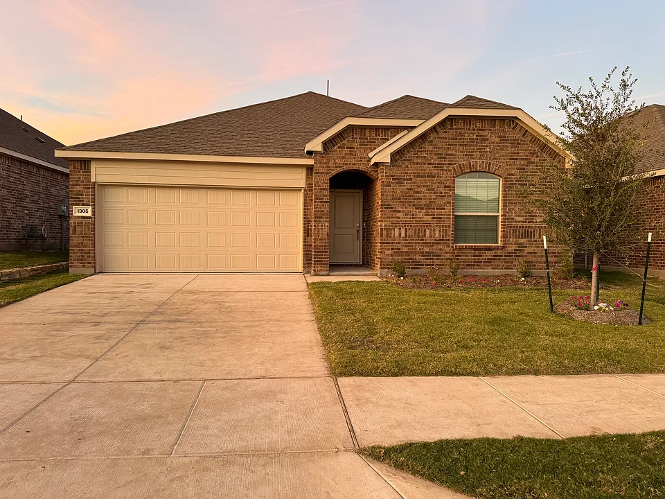 1305 Rousseau Dr