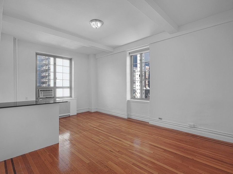 1st image of 208 W 23rd St APT 900