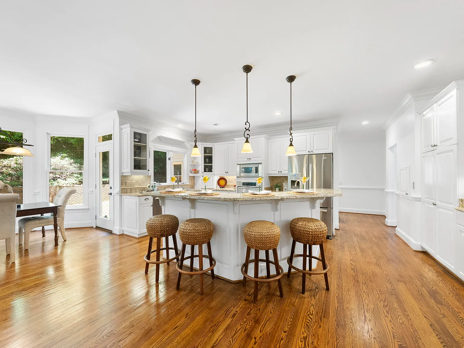6 bed, 7.0 bath, 5752 sqft, $5,500 — Photo 4