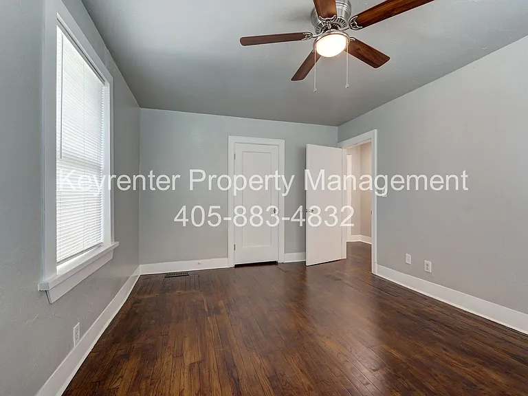 N Gatewood Ave Duplex — Photo 58