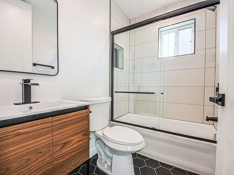 10717 Addison St — Photo 24