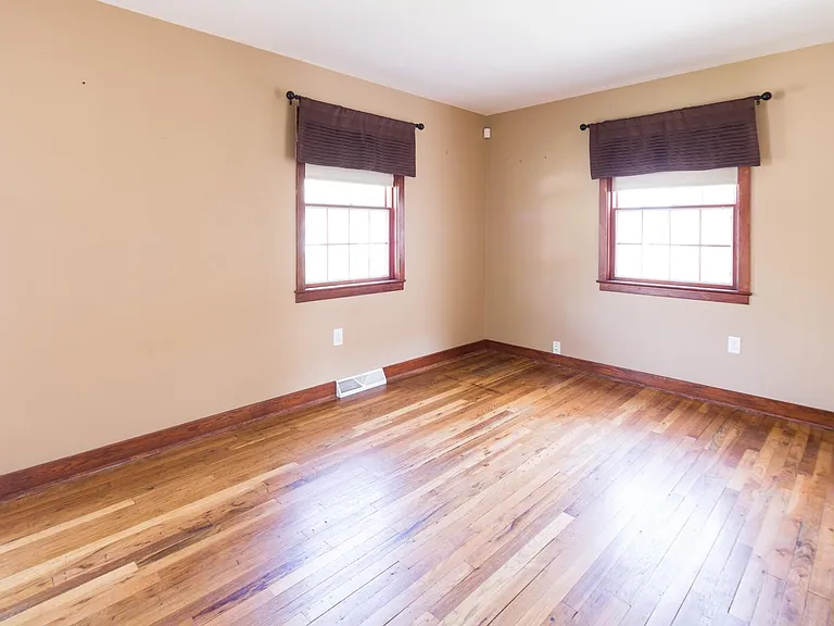 124 Tyre Ave — Photo 4